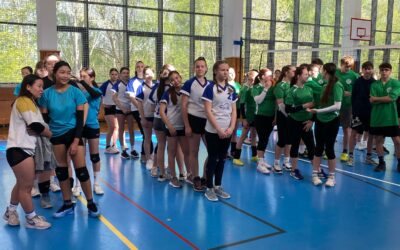 Děvčata z osmého a devátého ročníku reprezentovala naši školu v okresním kole ve volejbalu
